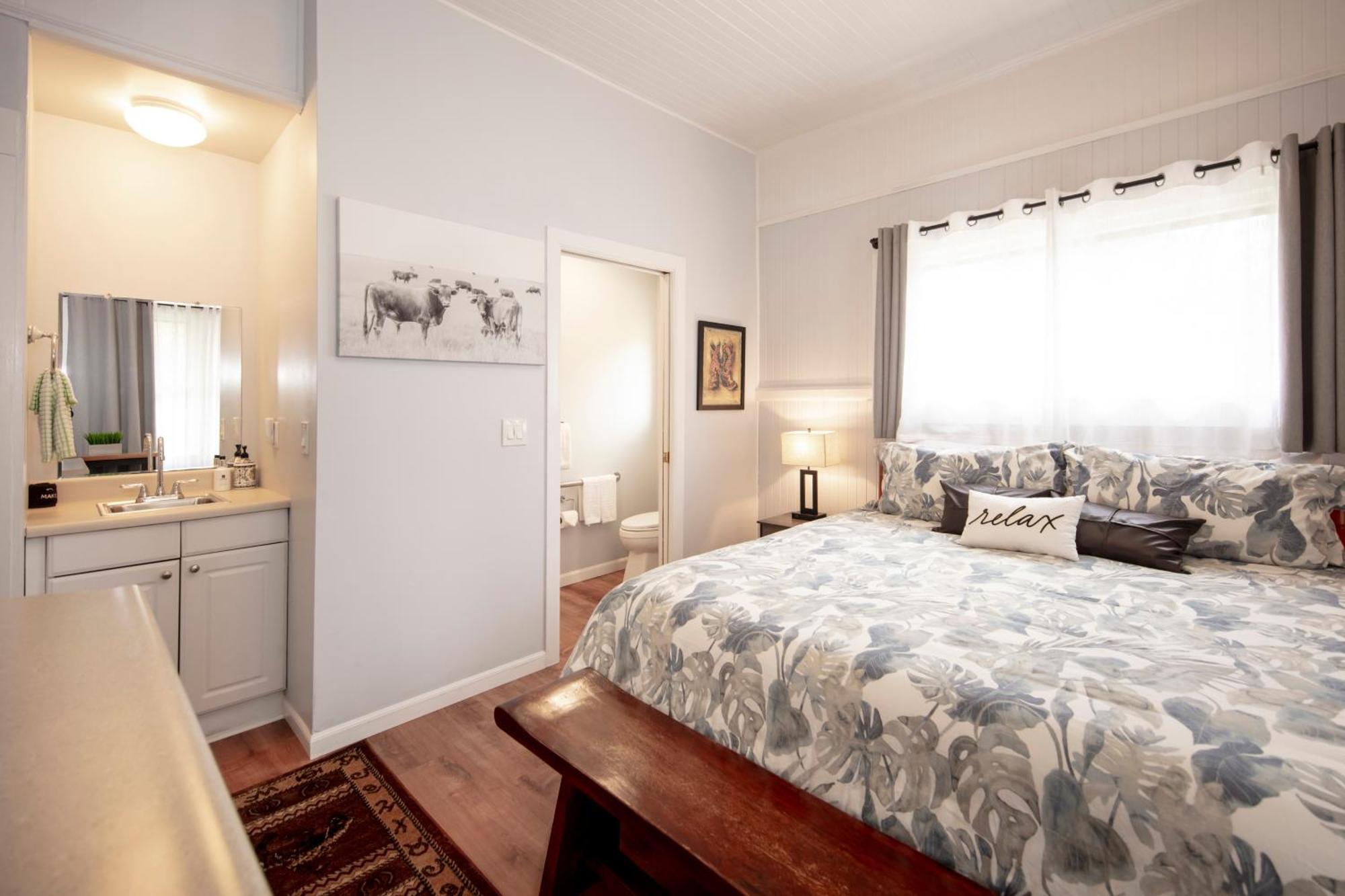 Aloha Junction -minutes Away From Hawaii Volcanoes National Park Bed & Breakfast 2*