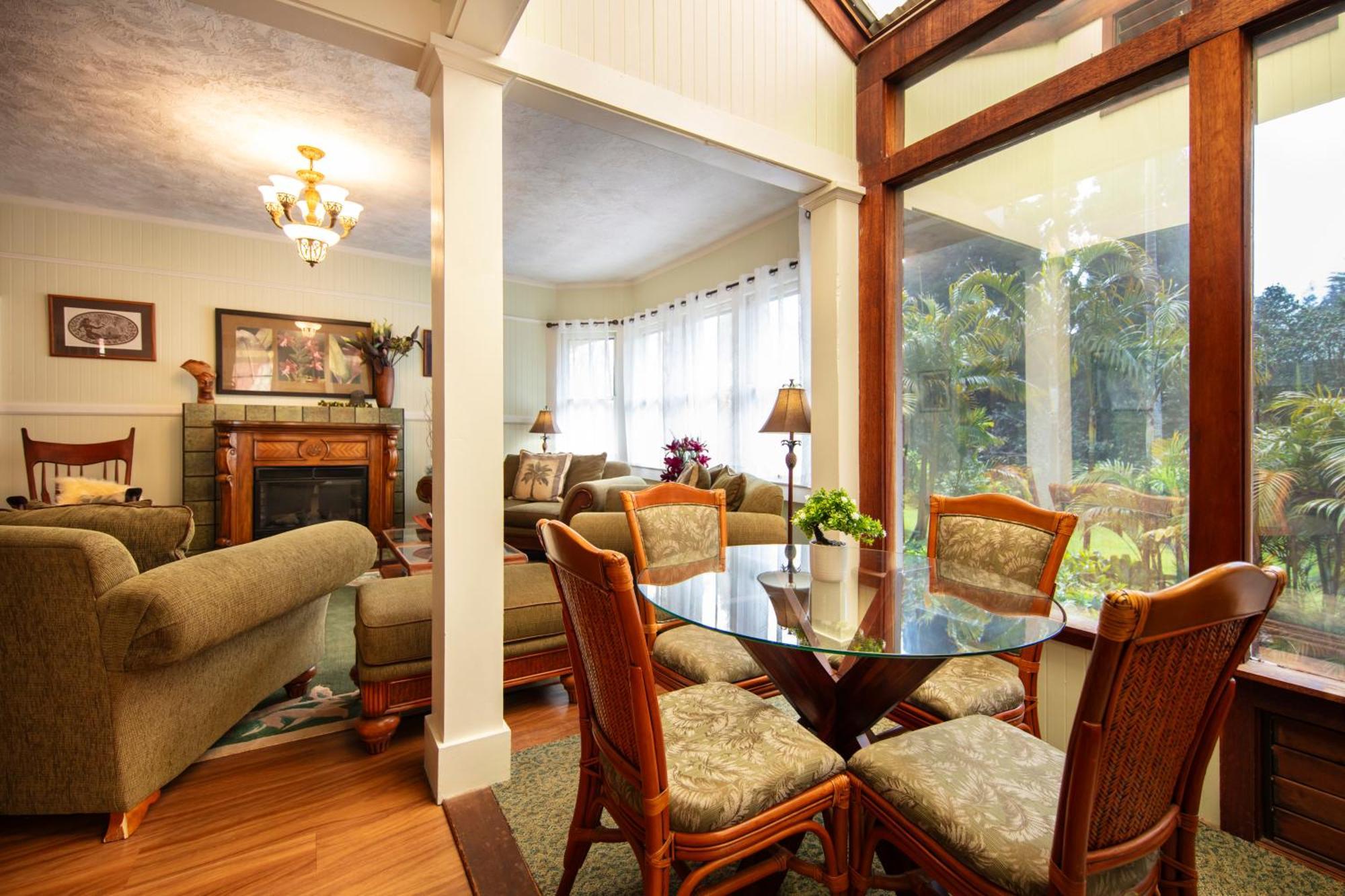 Aloha Junction -minutes Away From Hawaii Volcanoes National Park 2*