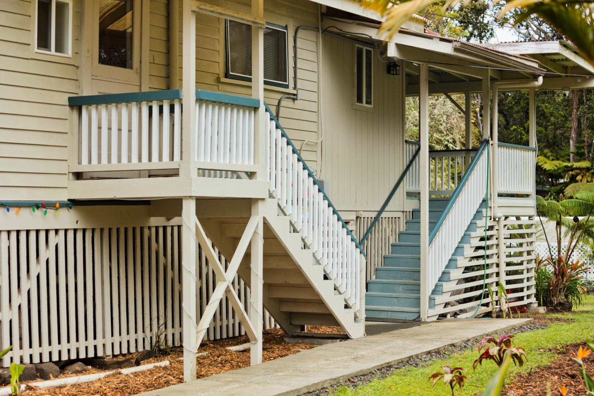 Aloha Junction -minutes Away From Hawaii Volcanoes National Park Bed & Breakfast 2*