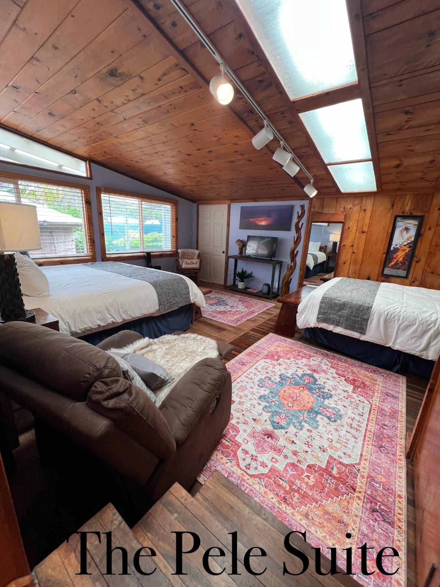 Aloha Junction -minutes Away From Hawaii Volcanoes National Park Bed & Breakfast 2*