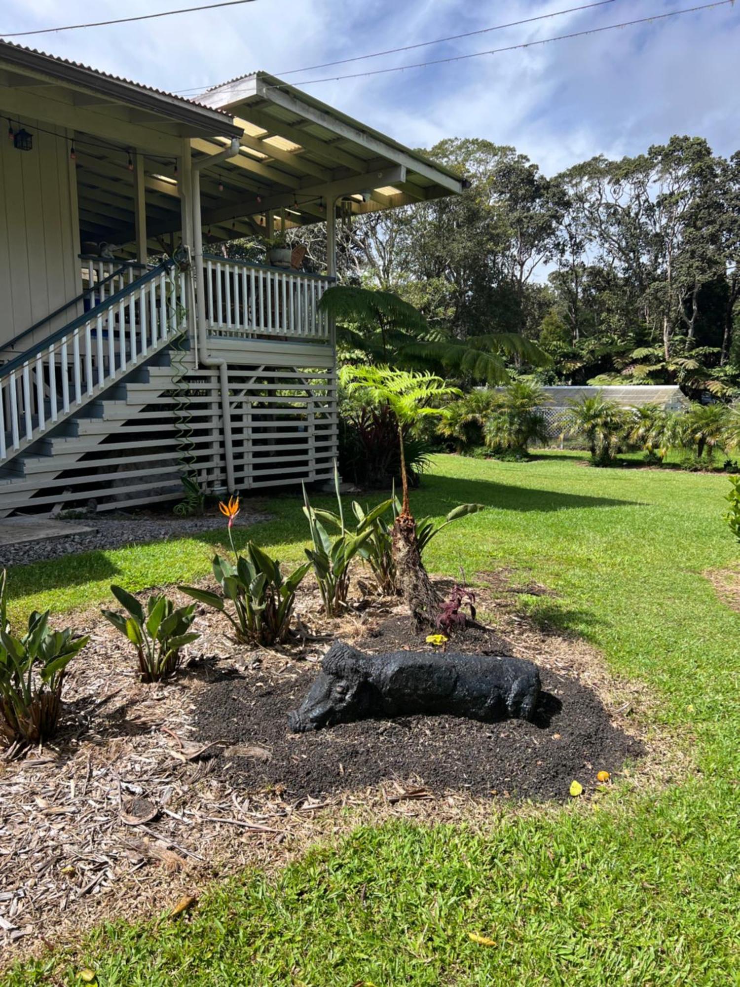 Aloha Junction -minutes Away From Hawaii Volcanoes National Park Bed & Breakfast 2*