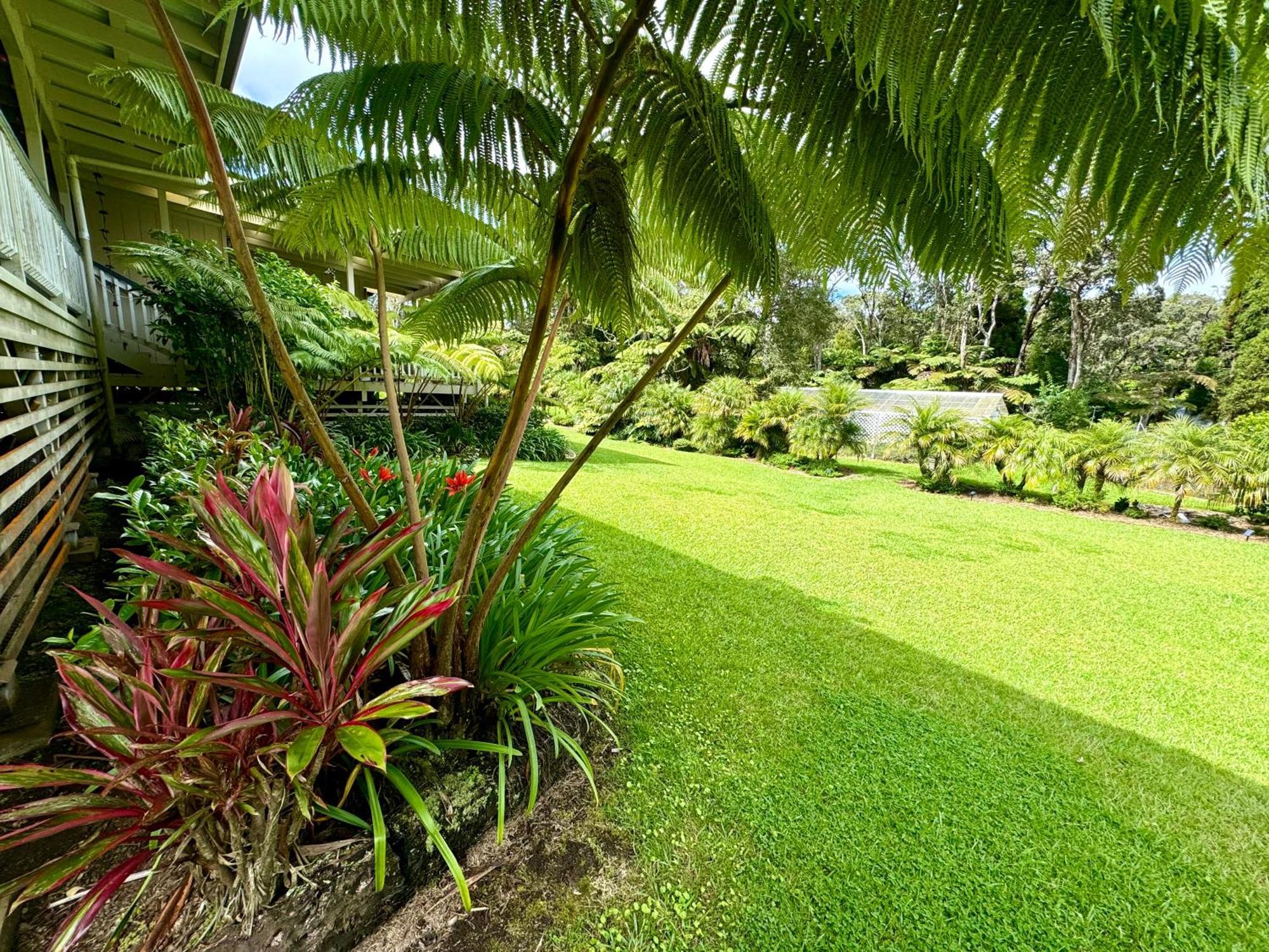 Aloha Junction -minutes Away From Hawaii Volcanoes National Park Bed & Breakfast 2*