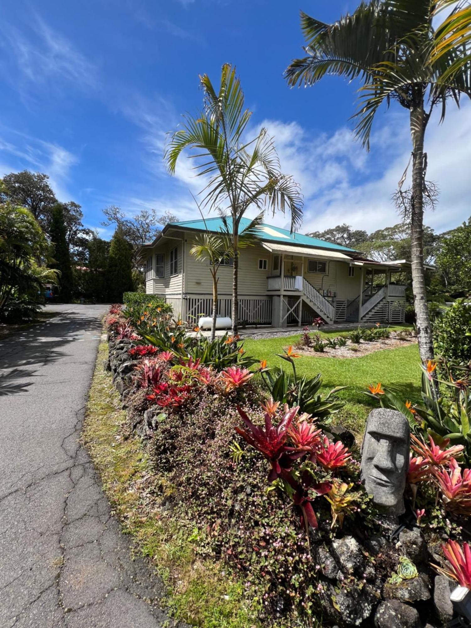 Couette-café Aloha Junction -minutes Away From Hawaii Volcanoes National Park 2*