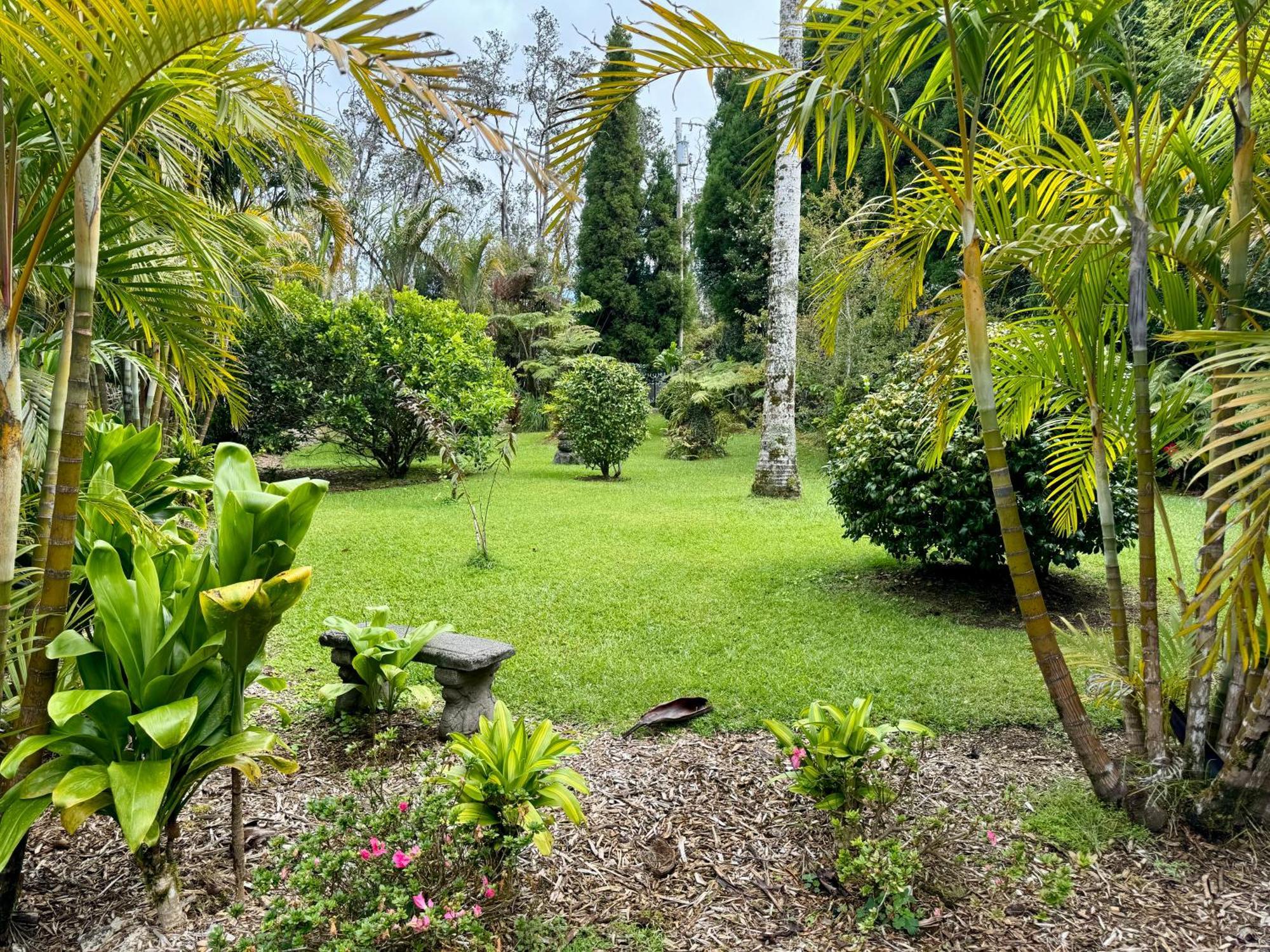 Aloha Junction -minutes Away From Hawaii Volcanoes National Park 2*
