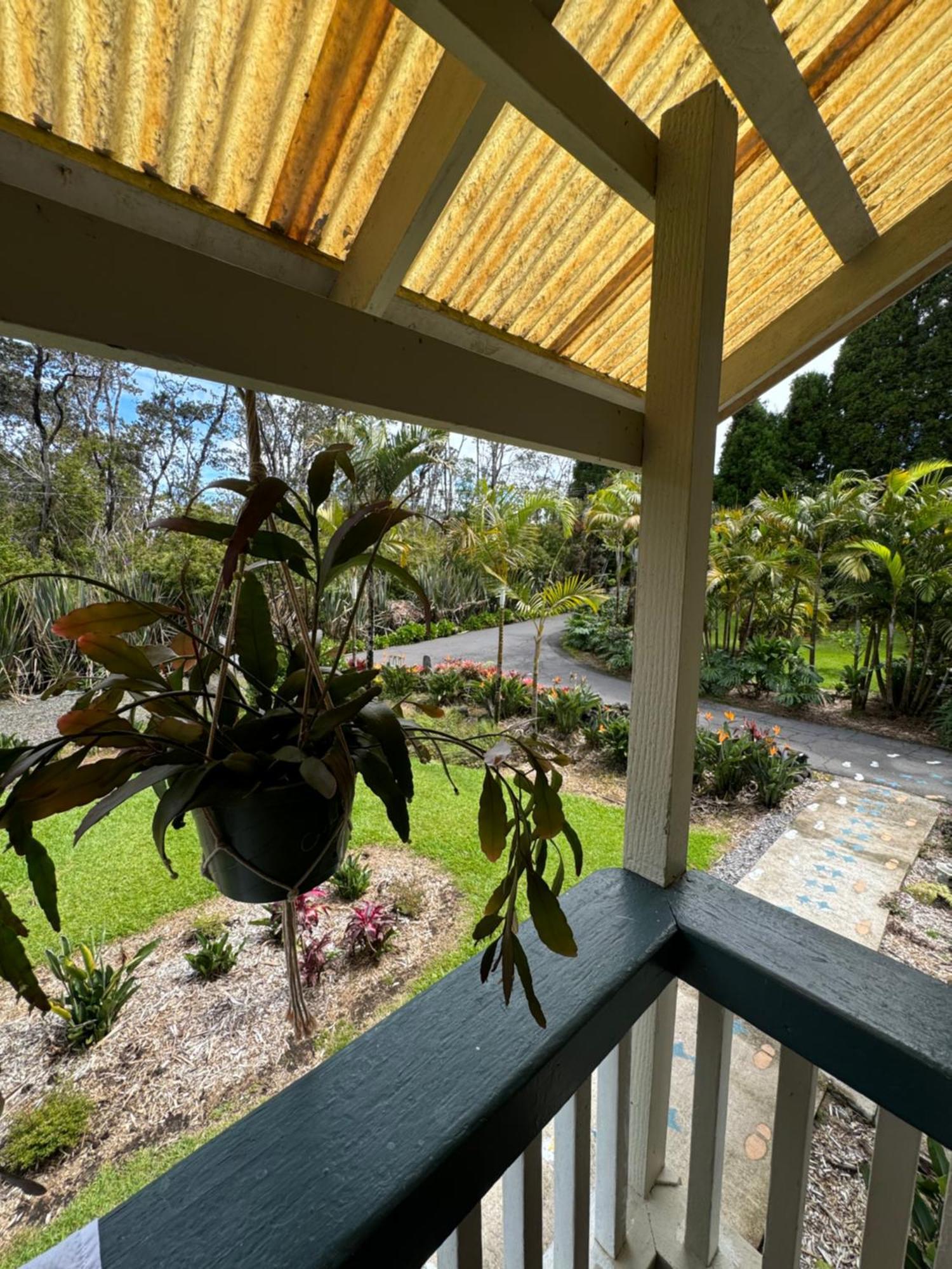 Aloha Junction -minutes Away From Hawaii Volcanoes National Park 2*